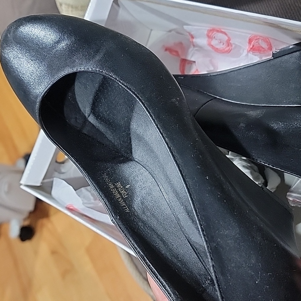 Shoes - Picture 3 of 9